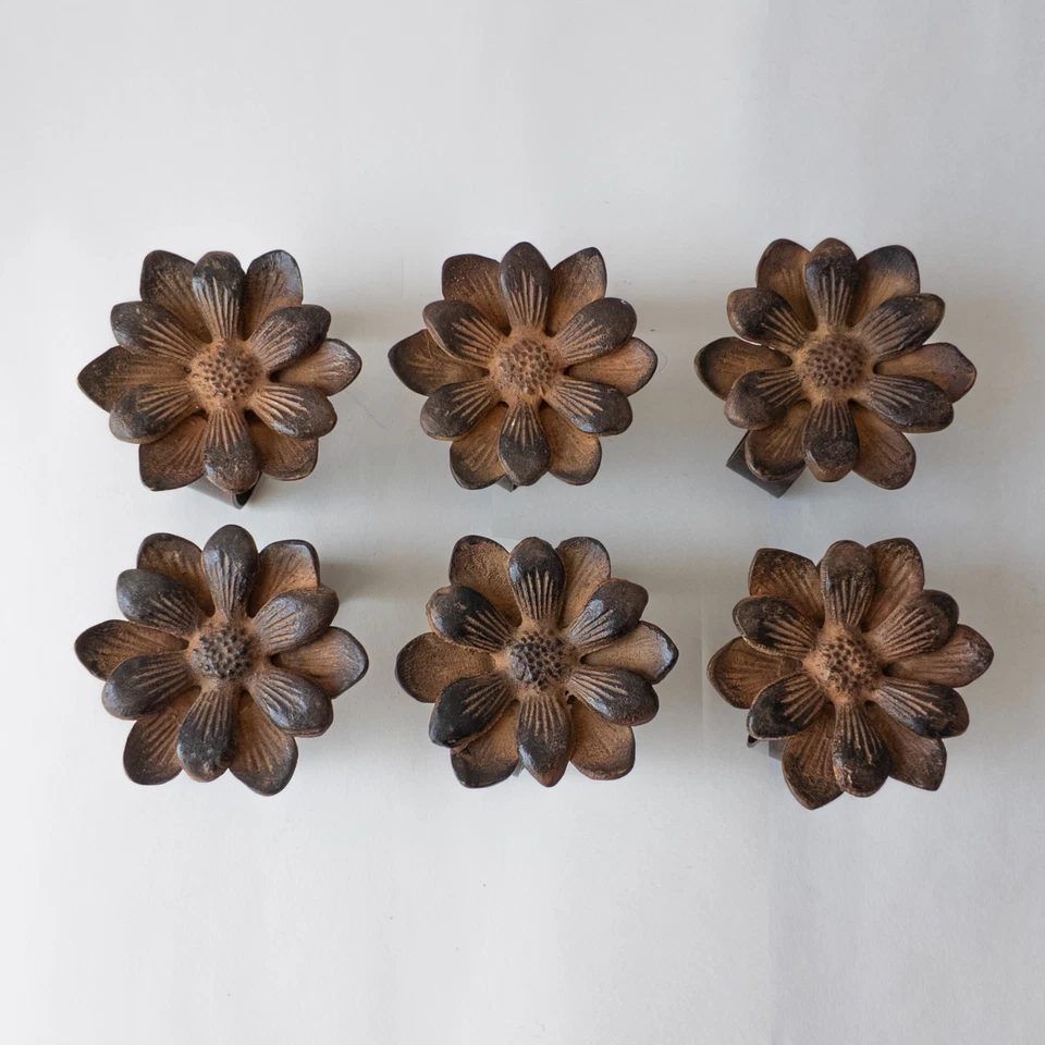 Anillos de servilleta de flores orgánicas de hierro fundido Pottery Barn Mint (juego de 6) Foto 4 de 4