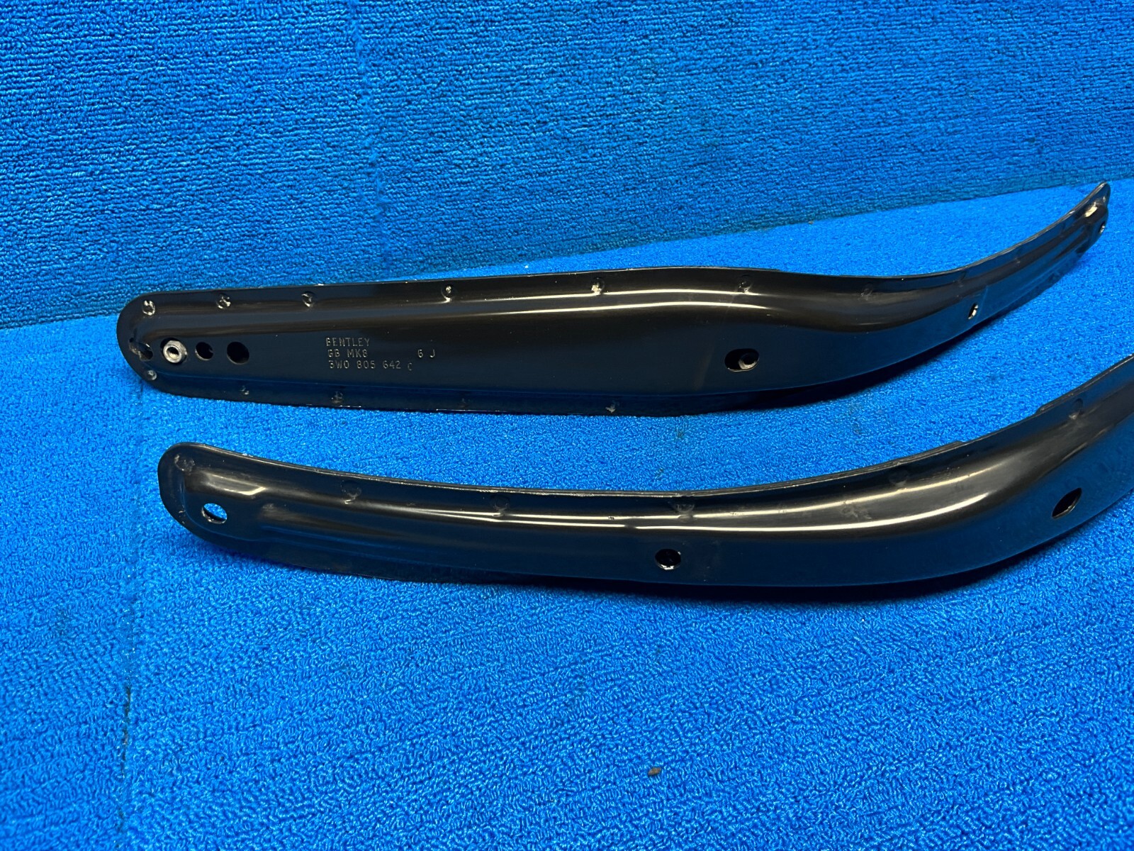 2006 - 2012 BENTLEY GT GTC FRONT HOOD GRILL LEFT & RIGHT BRACKET SUPPORT SET OEM