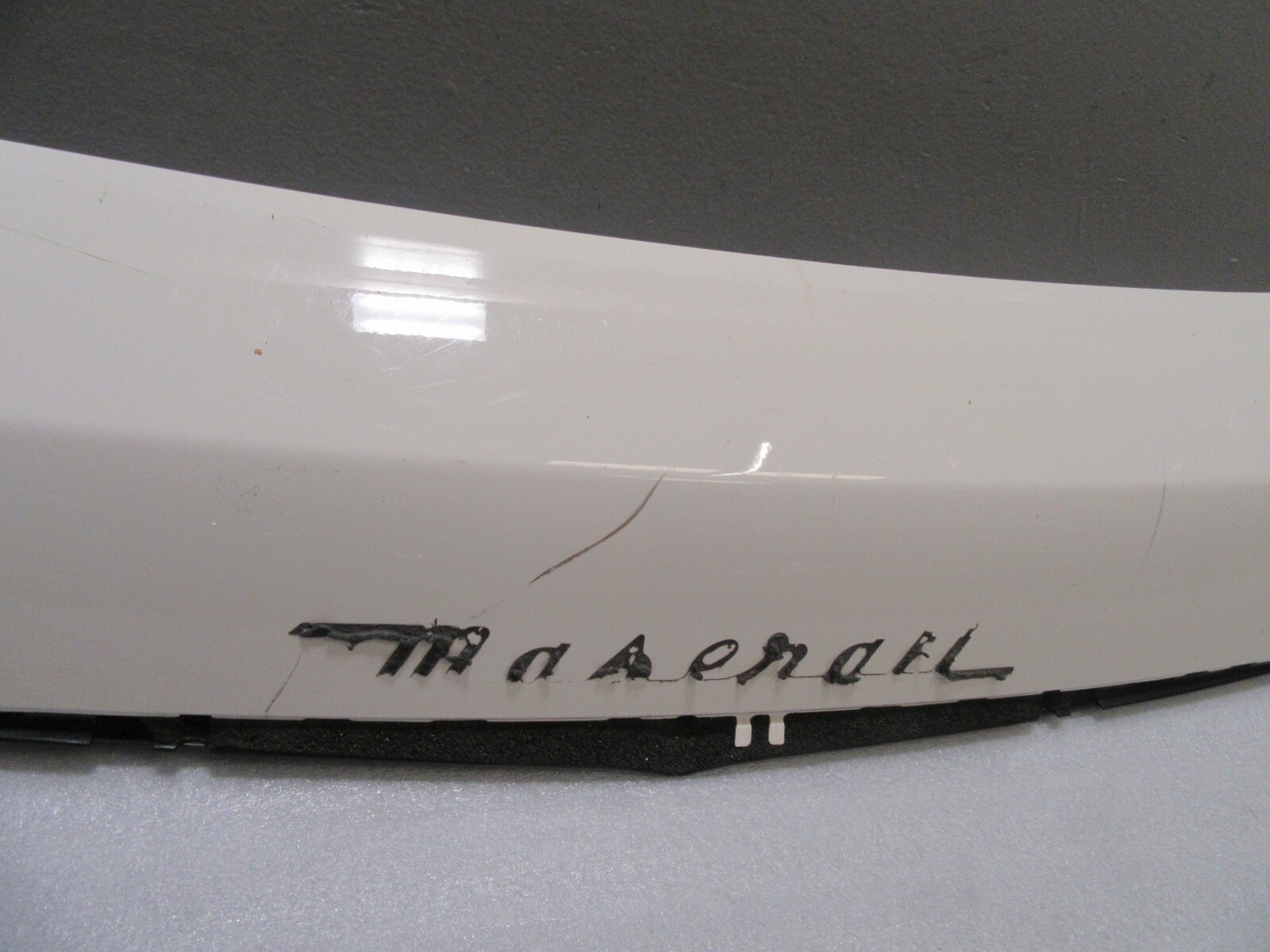 Maserati Levante Rear Tailgate Trunk Spoiler White 670042733 2016 - 2018 OEM