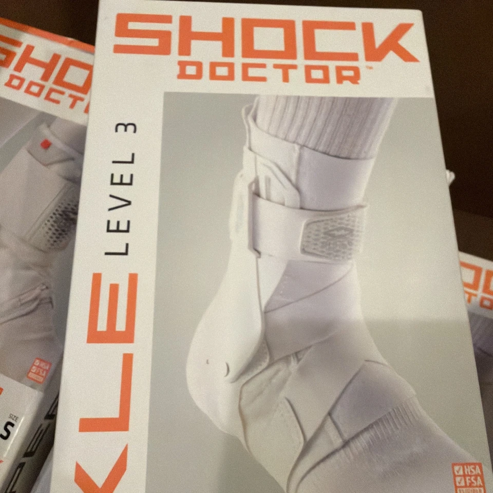 Tobillera Shock Doctor con protector de soporte moldeado nivel 3, talla mediana Foto 3 de 4