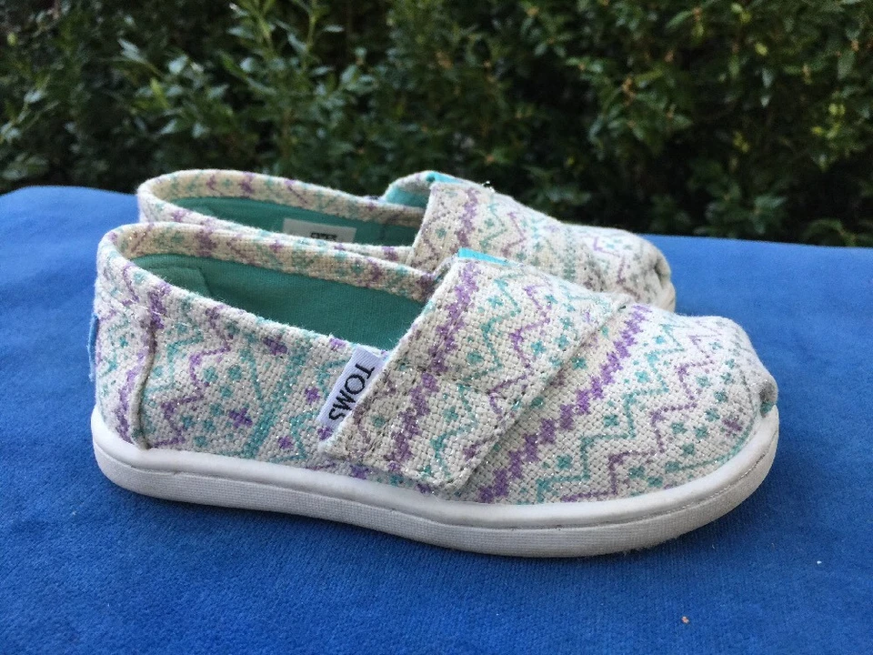 OFERTA @ TOMS Pequeños Clásicos Chevron Cruz Correa Ajustable RARO Niñas Zapatos Talla 6 T Foto 2 de 4