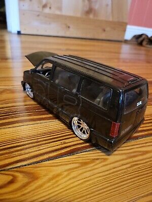 JADA TOYS DUB CITY 1:24 CHEVY ASTRO VAN LOW RIDER 2002 BLACK JADA TOYS DUB CITY 1:24 CHEVY ASTRO VAN LOW RIDER 2002 BLACK