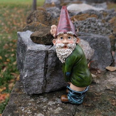 peeing gnome statue