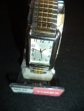 TIMEX WOMENS gold chrome color BAND Benzel  WATCH BATTERY GOOD t2p305 NOS 101