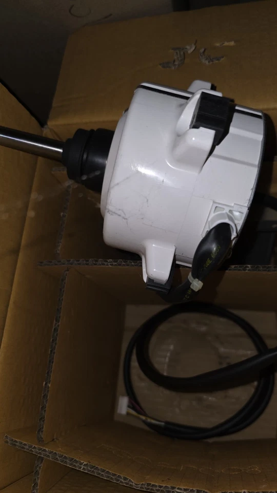 Motor ventilador exterior aire acondicionado Fujisu Foto 2 de 4