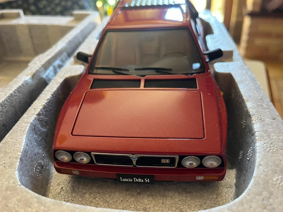 Lancia Delta S4 rosso scala 1/18 di Autoart Cod. 74771 come nuovo con scatola. - Immagine 2 di 4
