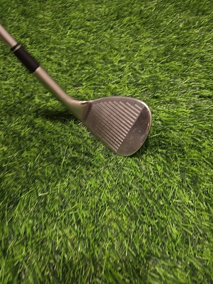 LH Tom Watson 56° 11° Bounce 17th Anniversary Edition Sand Wedge SW 682 UPC360 - Image 2 of 4