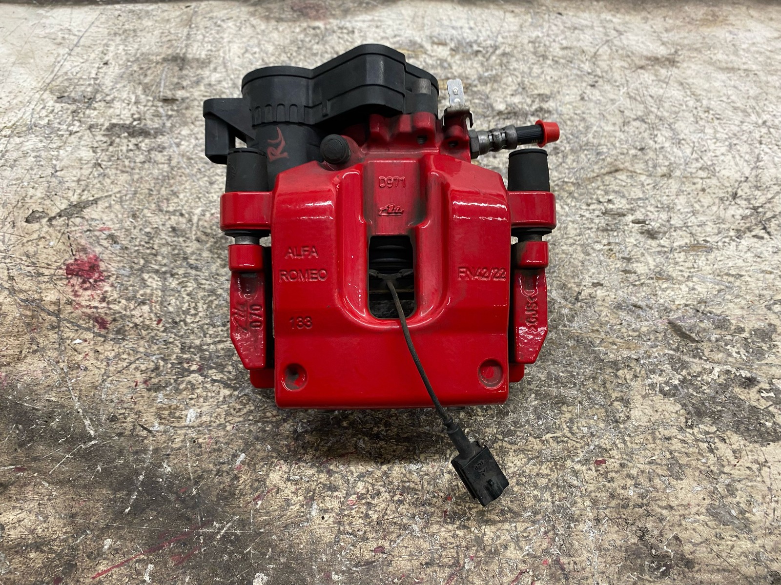2017-2024 MASERATI LEVANTE REAR RIGHT BRAKE CALIPER RED 06700388370 RED *36K*