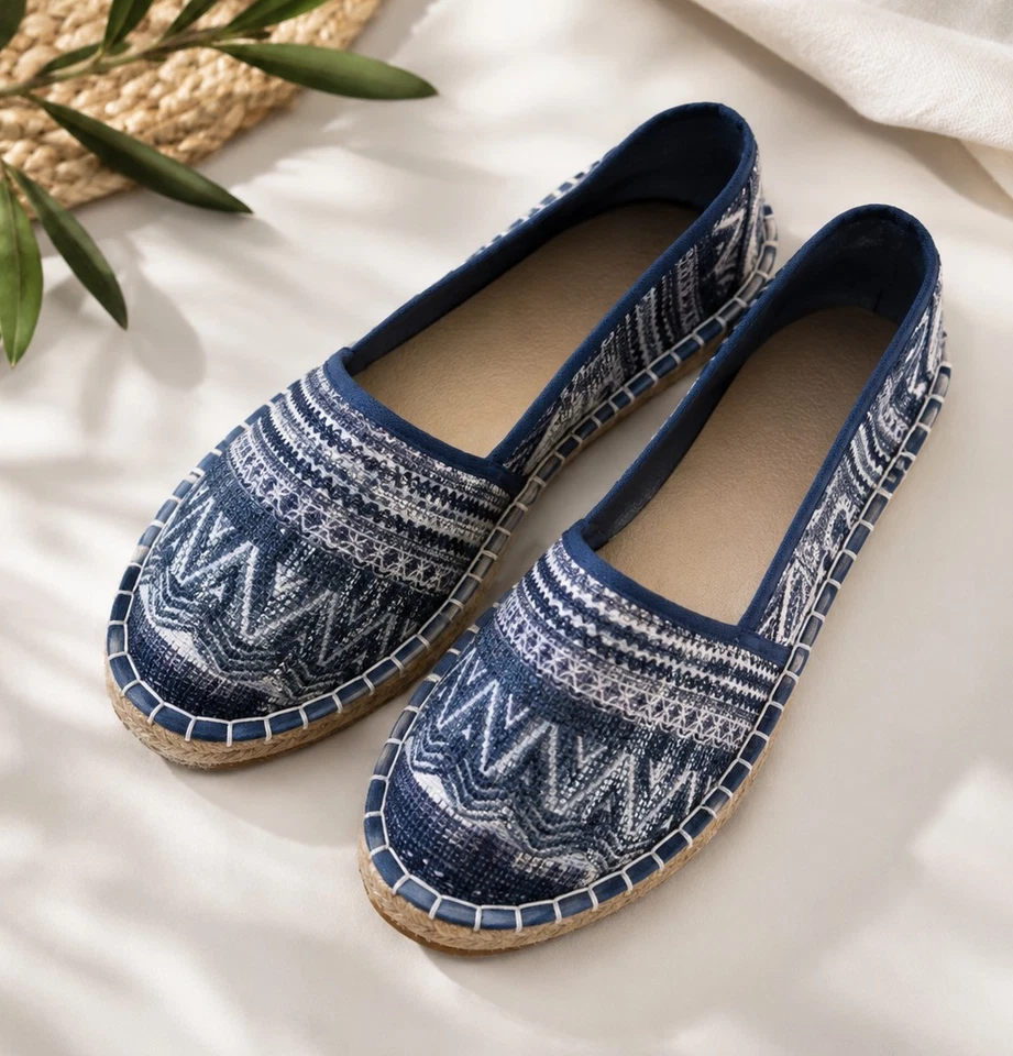 Damen Slipper Slip-On Stoff blau/weiß geometrisch leicht geflochten EU 36 - Bild 1 von 1