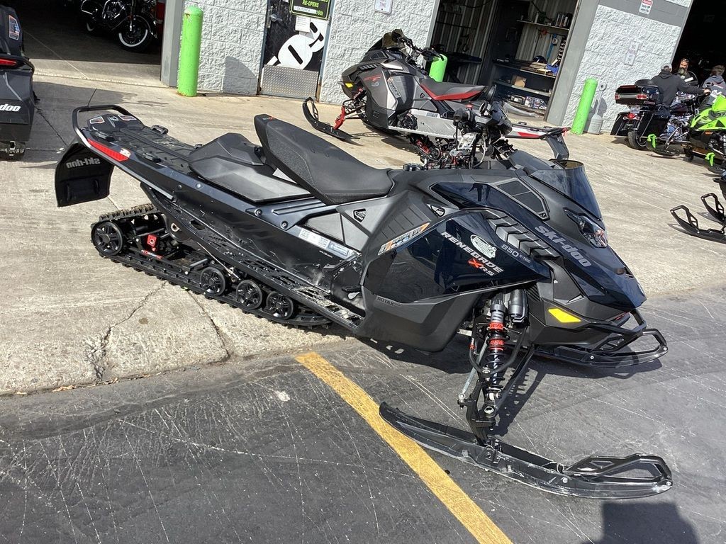 2023 Ski-Doo RenegadeÂ® X-RSÂ® 850 E-TECÂ® Rip. 1.25_Smart-S_7.2" / Blk