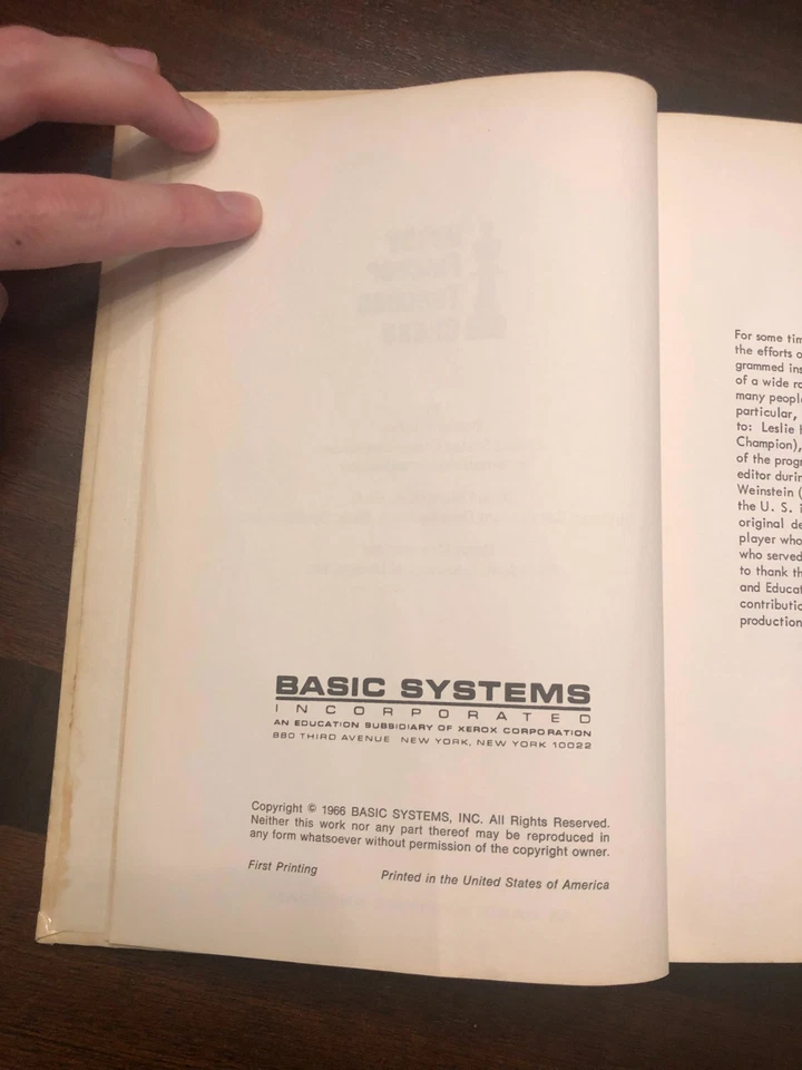 [SIGNED] [FIRST EDITION] Bobby Fischer Teaches Chess 1966 - Chess Collectible - Image 4 of 4