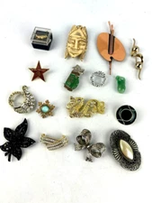 Great Estate Collection of 16 Vintage / Antique  Brooches, Pins, Pendants.