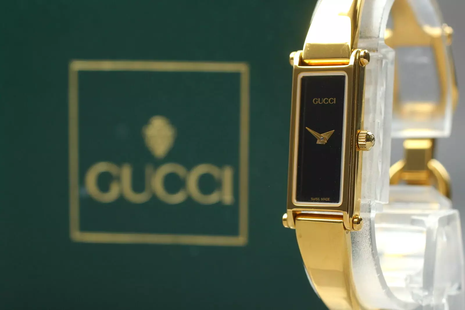 Montre pour femme vintage [boîte comme neuve] GUCCI 1500 L cadran noir bracelet doré Qz de JPN