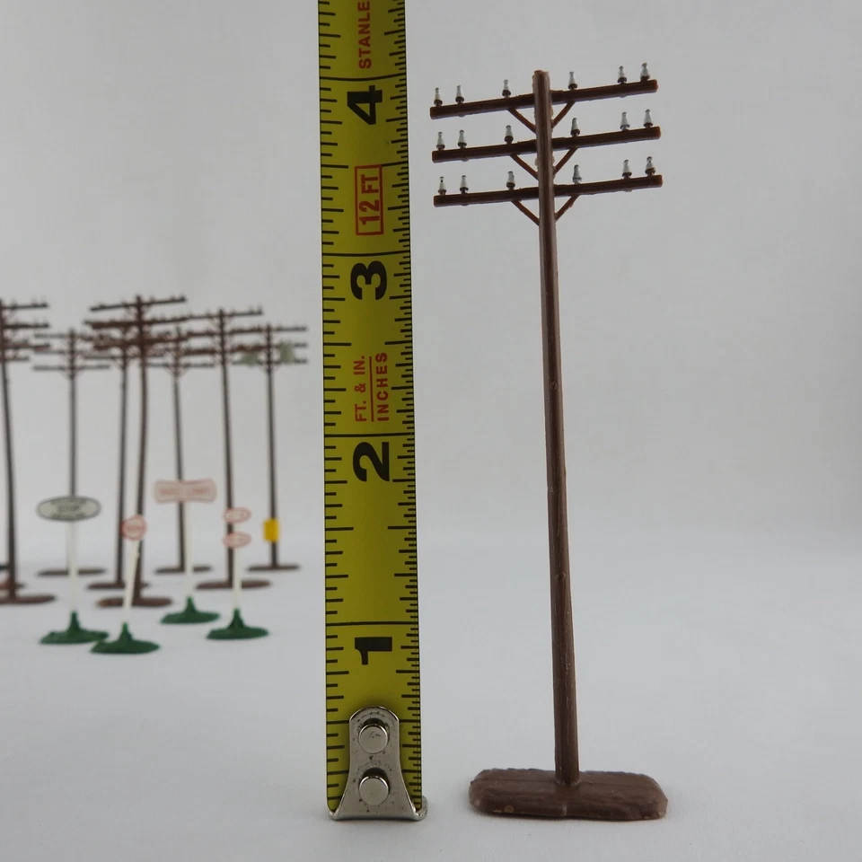 Vintage Train Accessories HO Scale Electric Poles Train Signs Lot - Image 4 of 4