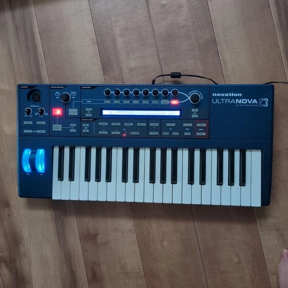 Novation ULTRANOVA 37-Key Analog Modeling Synthesizer Good - Image 2 of 4