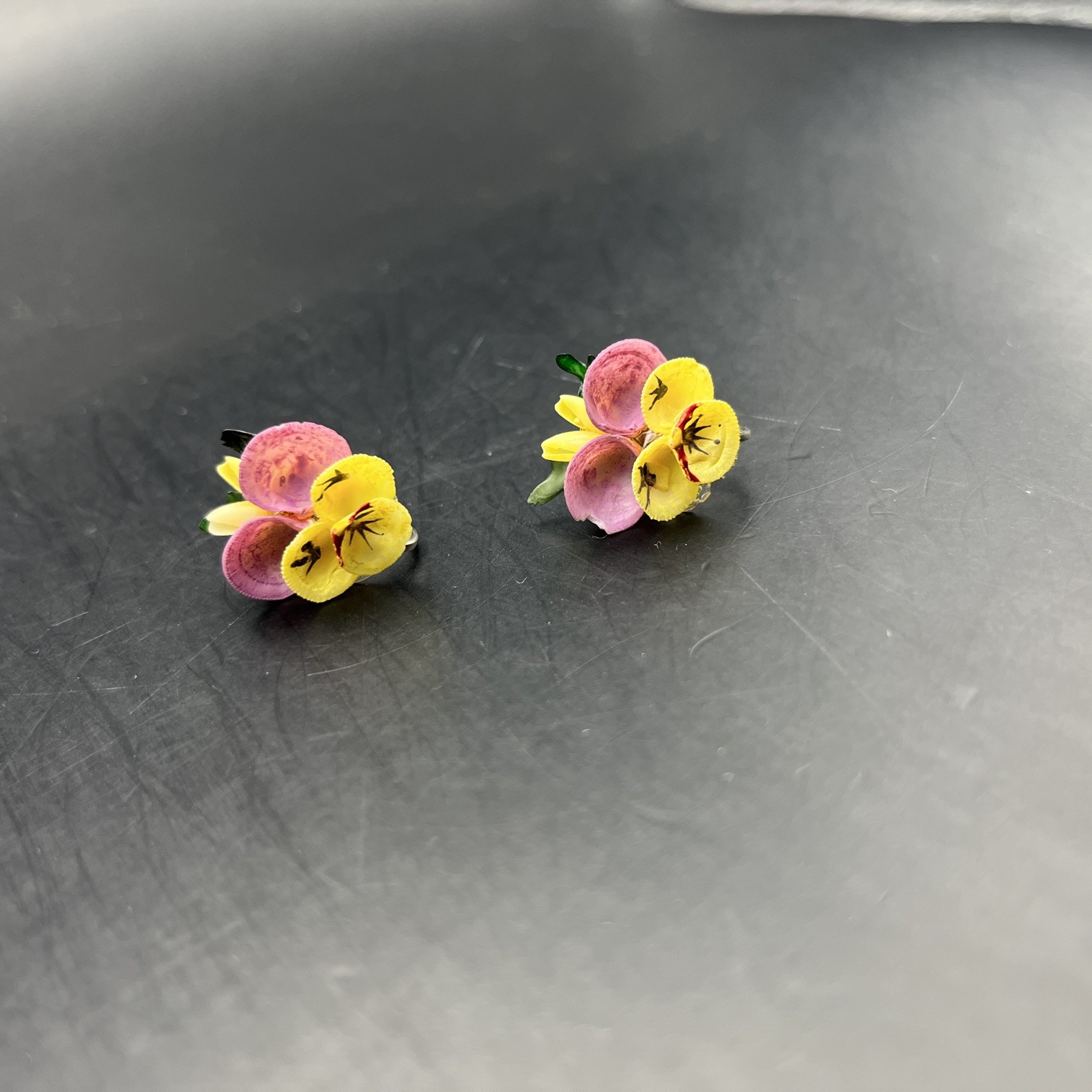 Tiny Seashell Flower Screw Back Earrings Midcentu… - image 4