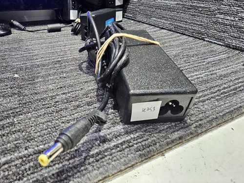 P743 Laptop Ladegerät Compaq und HP ST-C-075-18500350CT Power 18,5V 3,5A 7,3x5,2mm