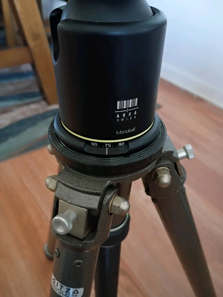 Trípode compacto vintage Gitzo Serie 323 Studex con montada en monobola suiza Arca Foto 4 de 4