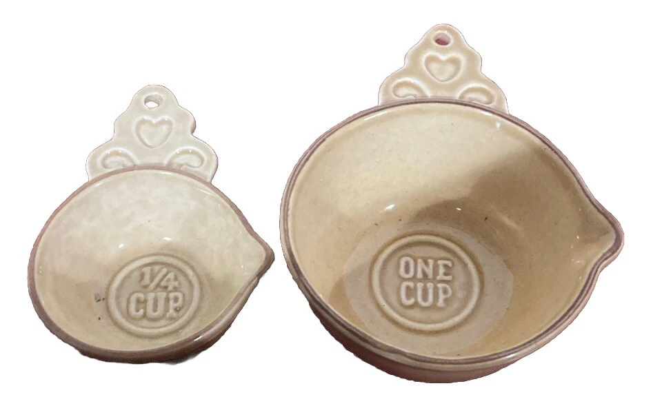 Pfaltzgraff Village Measuring Cups Set of 2 One Cup 1/4 Cup Pour Spout Beige *3B