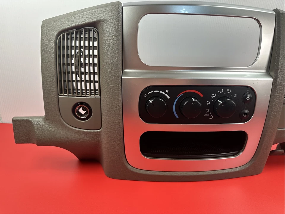 2002-2005 Dodge Ram 1500 & 03-05 2500 3500 Dash Radio Bezel AC Vents Panel Trim — 第 2/4 张图片