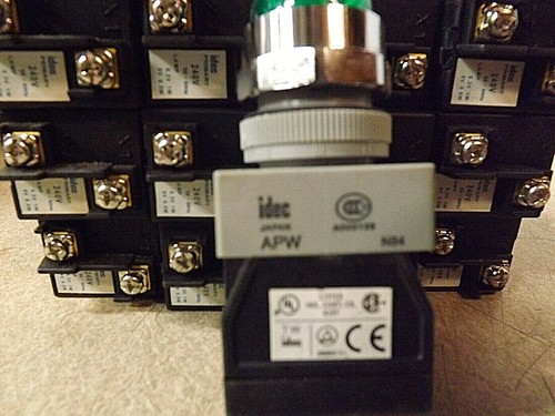 IDEC APW-N79 (10), N84 (14), N86 (9) Pilot Light, 240V Green - Picture 9 of 10