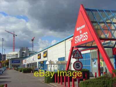 Photo 6x4 Forbury Retail Park, Reading A stationers stands alongside an e c2008