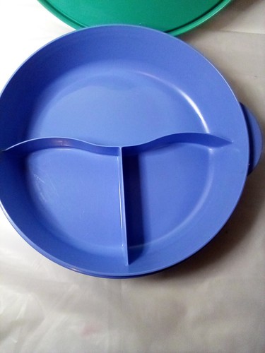 Tupperware Divided Dinner Lunch Container 3 Sections Vented Lid 3284A-1 - Picture 6 of 7
