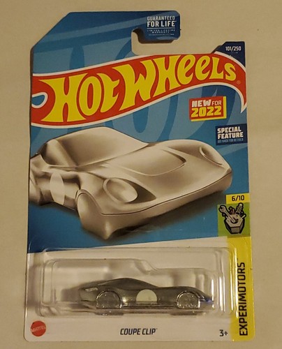2022 Hot Wheels Experimotors Coupe Clip Keychain. Silver design. Brand new