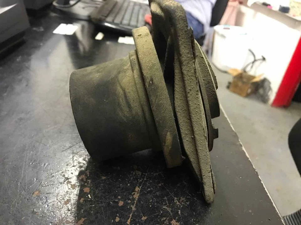 Bomba de refrigerante INT HARVST International Harvester 65 66 67 68 Foto 2 de 3