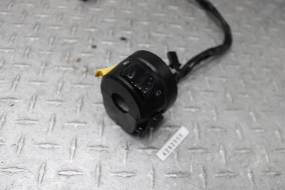 2015 SUZUKI GW250Z ЛЕВЫЙ ЗАЖИМ НА РУЧКЕ РУПОР СИГНАЛЫ ПЕРЕКЛЮЧАТЕЛИ 37400-48H20 - Изображение 4 из 4