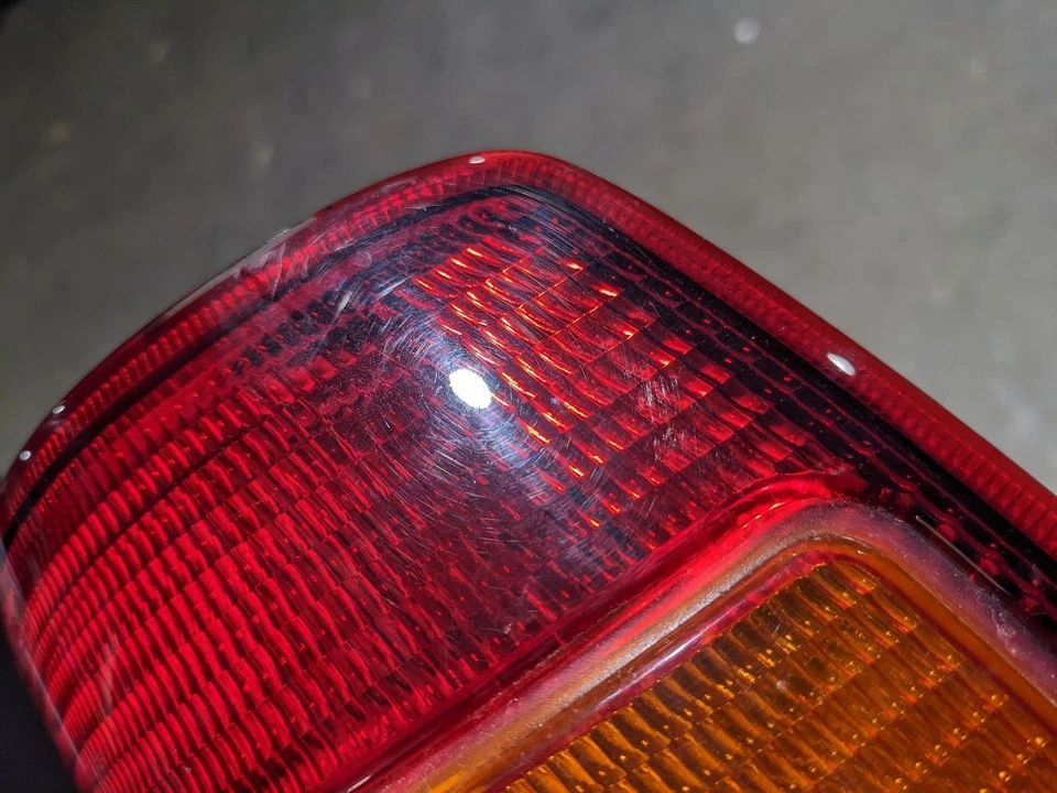 Lanterna traseira direita do passageiro sedã montagem na carroceria compatível com 91-95 VOLVO 940 1155907 - Imagem 4 de 4