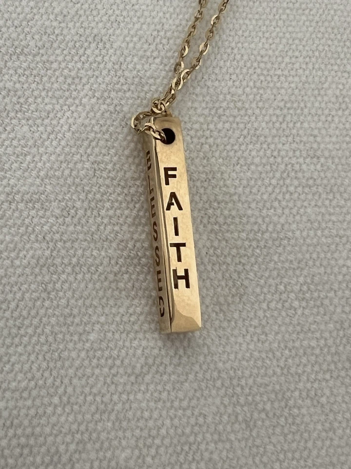 Collar de cadena de oro amarillo de 14K con colgante con dije “FE BENDITA ESPERANZA CREE” 2,5 g Foto 4 de 4