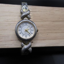 Women's Two-Tone Quartz Wristwatch White Dial Arabic Numerals Expansion Band