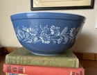 Vtg Pyrex COLONIAL MIST #403 Cinderella Mixing Bowl 2.5 Qt Blue & White USA