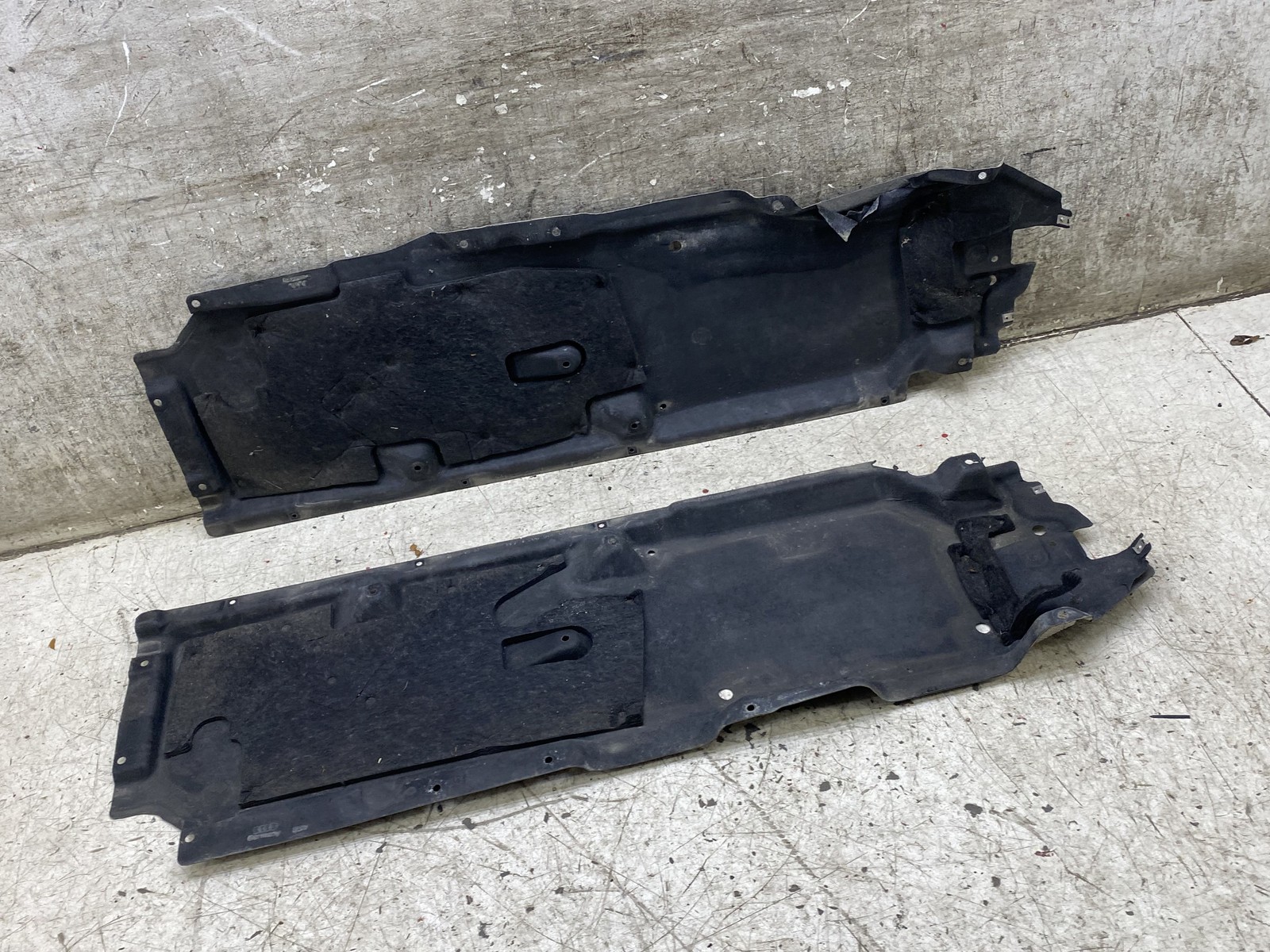 2016-2020 BENTLEY BENTAYGA LEFT RIGHT UNDERBODY SIDE SHIELD GUARD TRIM PANEL SET