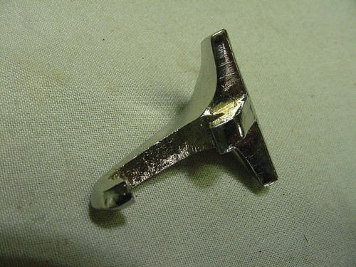 TRIUMPH BSA NORTON ARIEL HEADLIGHT CLIP? PART # 509936 FITS?? - Foto 2 di 3