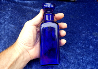 VTG WYETH COBALT BLUE APOTHECARY BOTTLE W/ EYE CUP STOPPER. SIGNED. MINT!