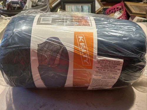 Kelly Tuck 20 Degree Sleeping Bag 32” X 84” 30 Oz.