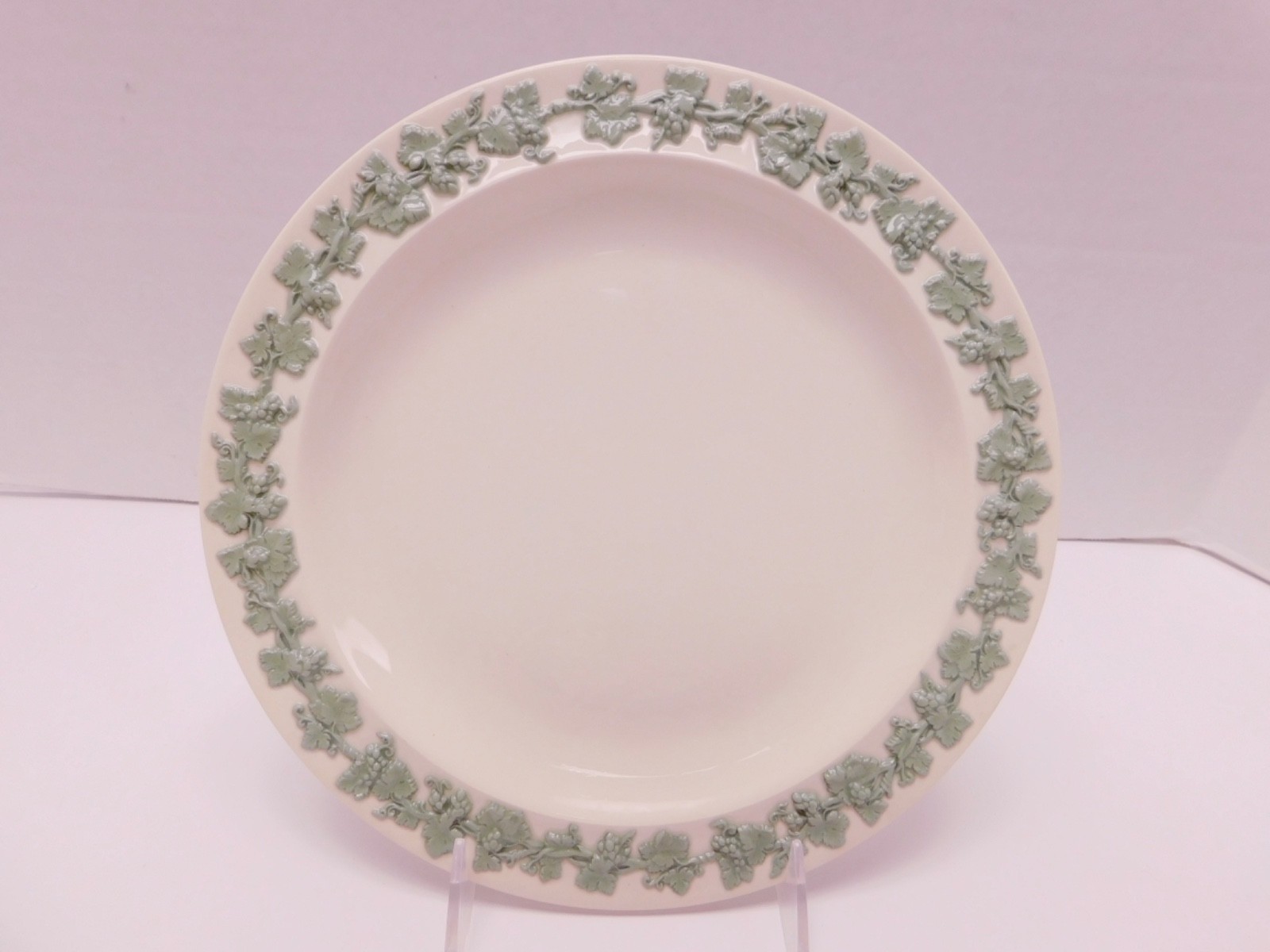 Wedgwood Celadon on Cream Queensware Plain Edge 9 1/8