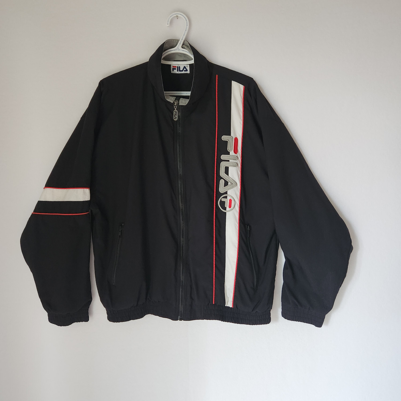 Giacca a vento vintage FILA con logo ricamato tasca intera zip nero uomo L