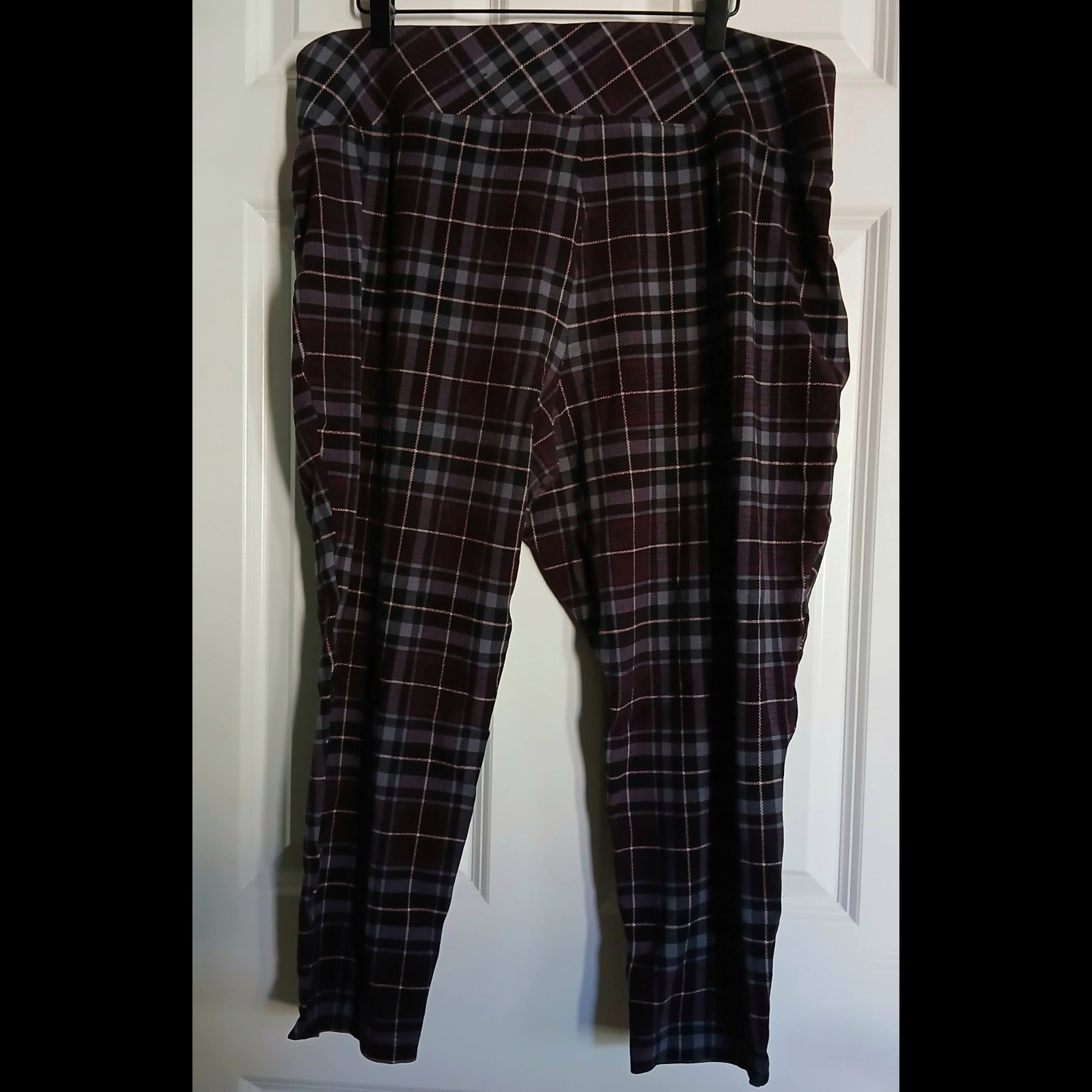 Women's EUC TORRID Pixie Ankle Pants Pull On Blac… - image 3