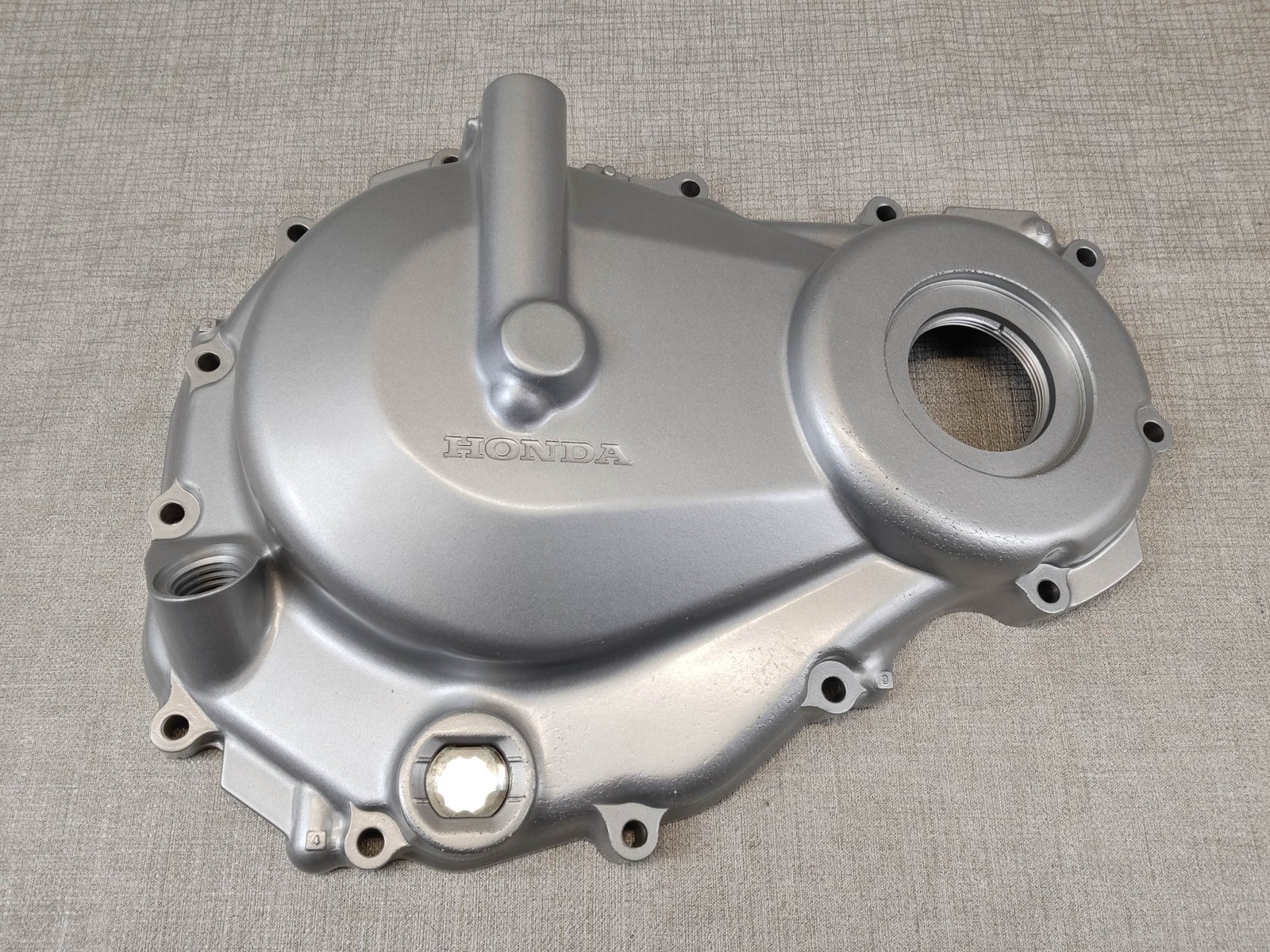 Carter d'embrayage HONDA CBR600F 2001-2003 pour réparer fuite huile 11330-MBW-010