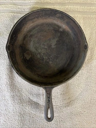 Vintage BSR Cast Iron Skillet 10 5/8in. #8 with Heat Ring Dual Pour Spout.