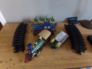 NEW BRIGHT GREATLAND EXPRESS HOLIDAY TRAIN SET