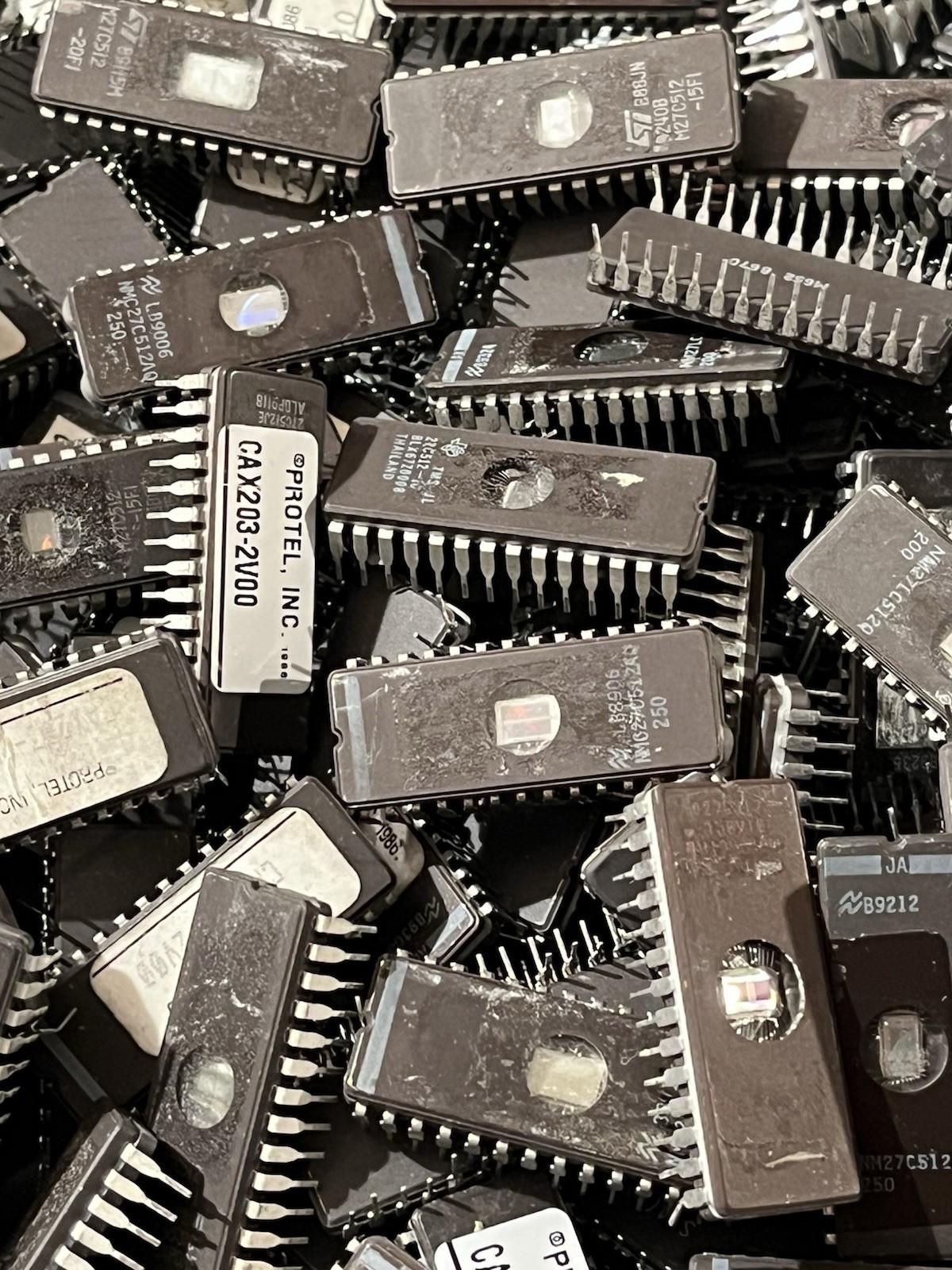 SCRAP CERAMIC IC CHIPS EPROMS FOR PRECIOUS METALS RECOVERY 5 POUND LOTS