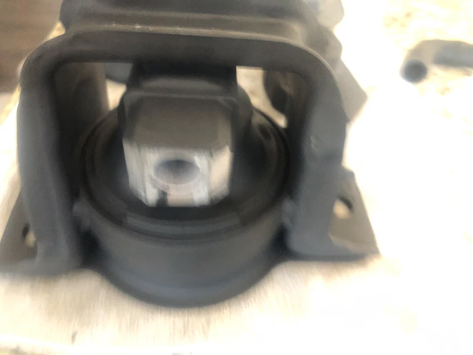 Nissan Cube 2011, aislador de montaje del motor, mano derecha, fabricante de equipos originales Foto 4 de 4