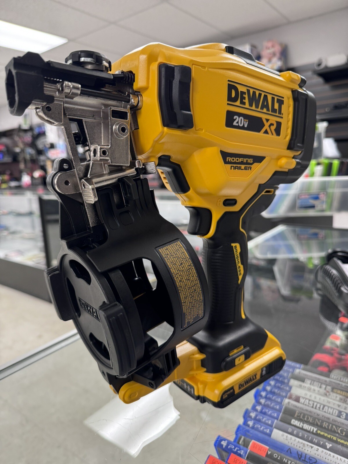 DeWalt DCN45RN 20V XR Roofing Coil Nail Gun w/ 2.0 Ah Battery, Charger