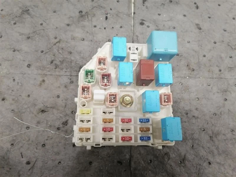 Motor de caja de fusibles compatible con 03-05 RAV4 1328270 Foto 2 de 4