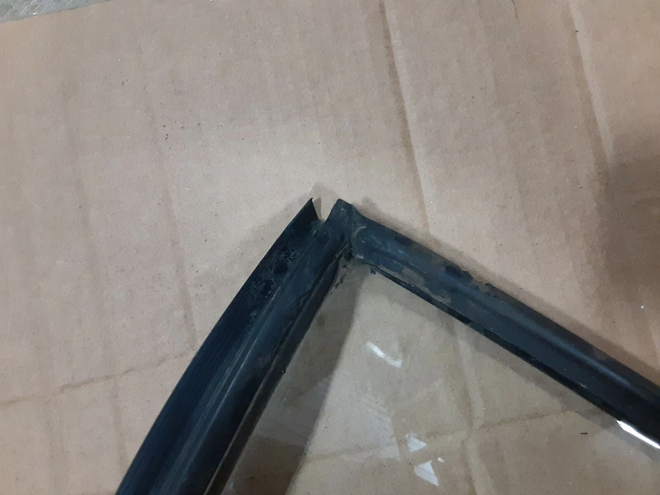 Studebaker 1952 techo rígido Champion & Commander ventana trasera izquierda Foto 4 de 4