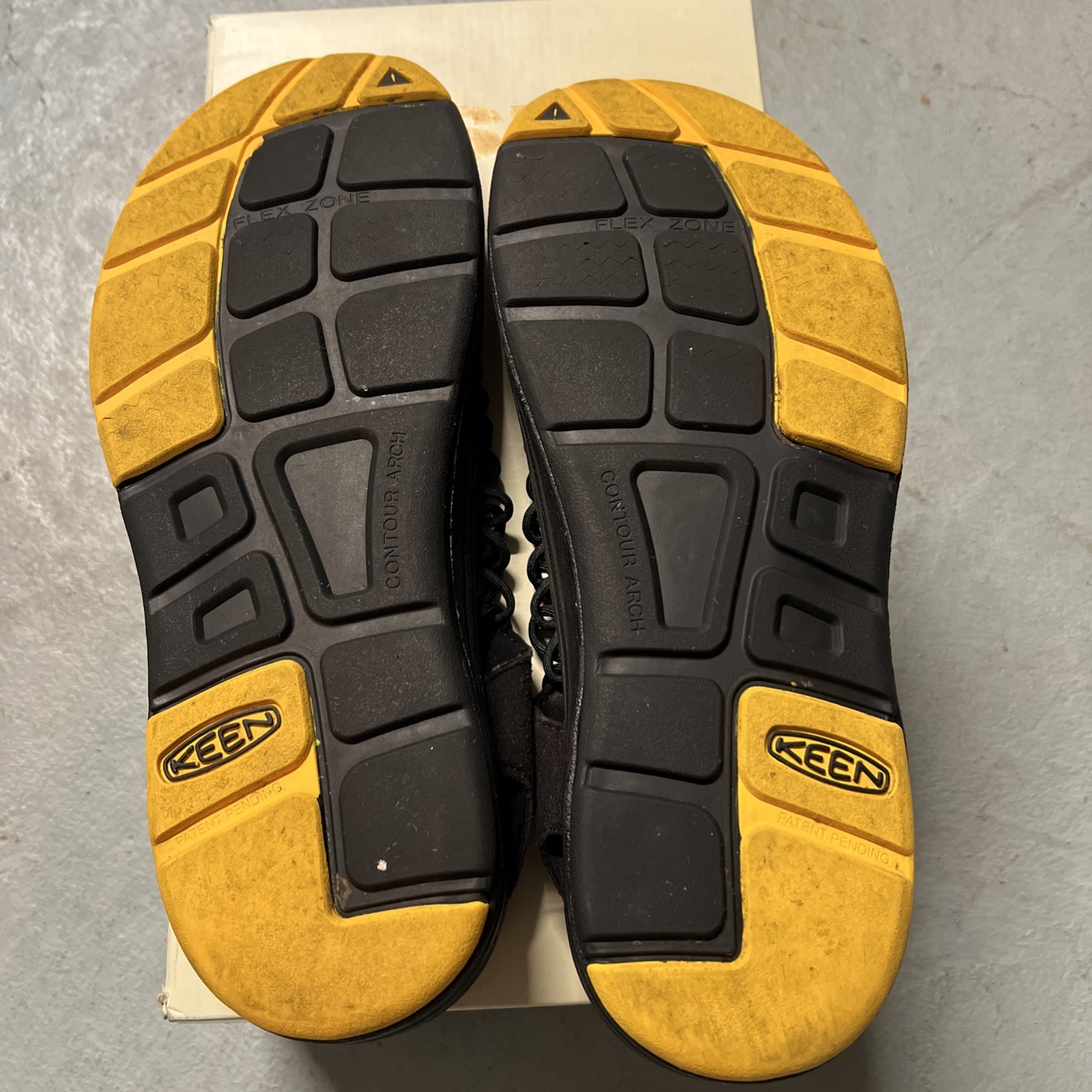 Sandali slip on Keen Uneek regolabili da uomo taglia 11 5 neri e gialli in corda outdoor